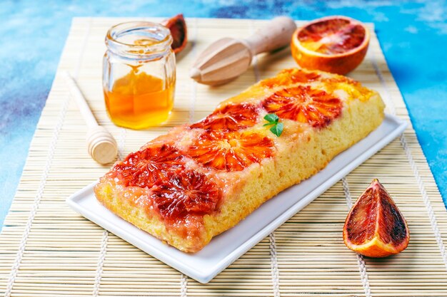 Köstliches französisches Desserttörtchen Tatin mit Blutorange.