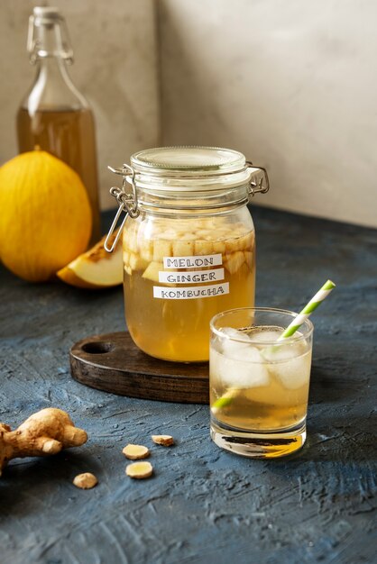 Köstliches Melonen-Kombucha-Glas