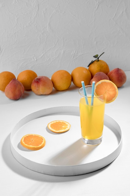 Kostenloses Foto köstliches orangensaftgetränk