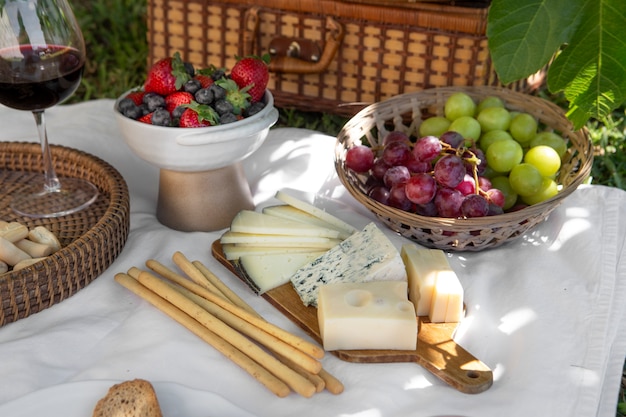 Kostenloses Foto köstliches picknick-stillleben