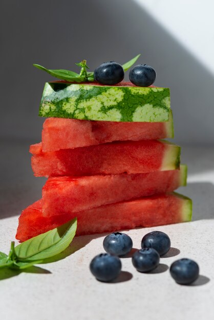 Köstliches Wassermelonen- und Blaubeerarrangement