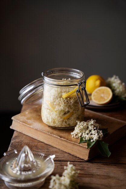 Köstliches Zitronendessert des hohen Winkels