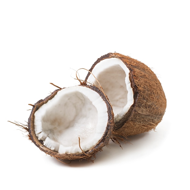 Kokosnuss getrennt auf weißem Hintergrund