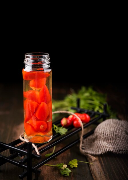 Kostenloses Foto konservierte rote paprika hausgemacht