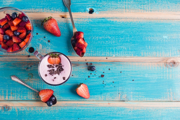 Kostenloses Foto konzept des köstlichen erdbeeresmoothie