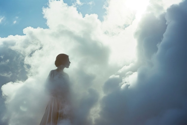 Kostenloses Foto konzeptuelle szene mit menschen, die durch die wolken laufen