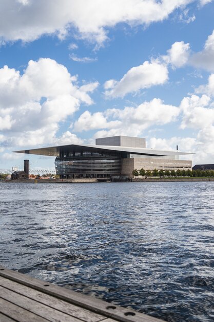 Kopenhagener Opernhaus am Wasser in Kopenhagen, Dänemark