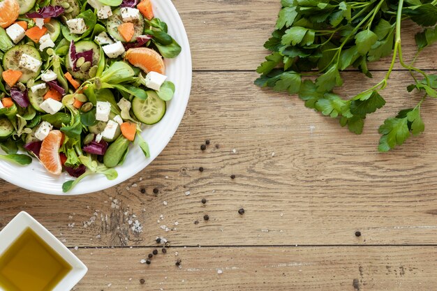 Kopierraumteller mit Salat