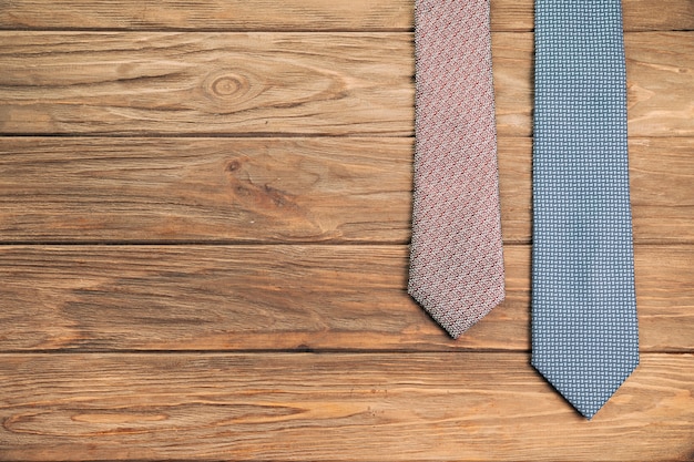 Kostenloses Foto krawatten mit mustern an bord