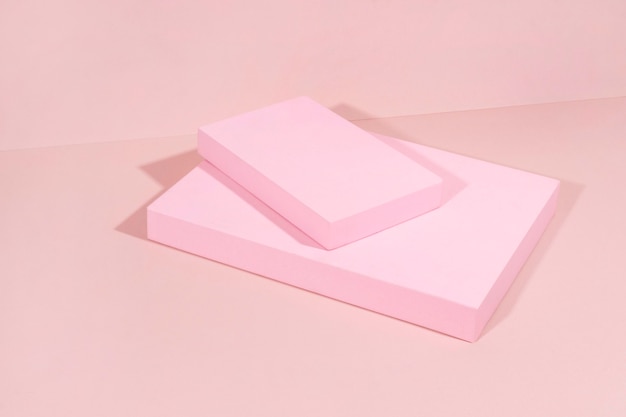 Kreative Anordnung des minimalistischen Podiums