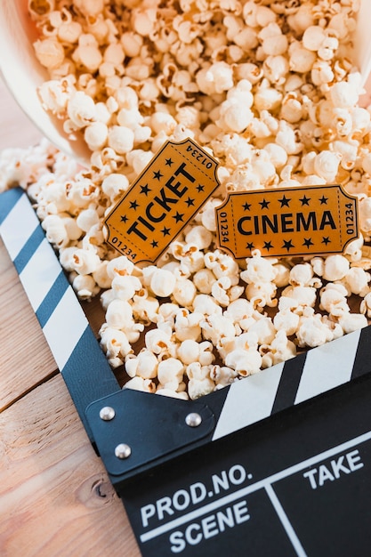 Kreative Anordnung für Popcorn und Klöppel