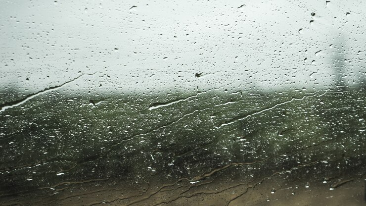 Kostenlose Foto kristallfenster mit wassertropfen