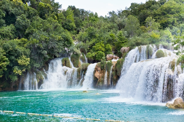 Krka-wasserfälle im nationalpark in dalmatien, kroatien