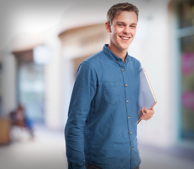 kühlen Schüler-Mann-Notebook