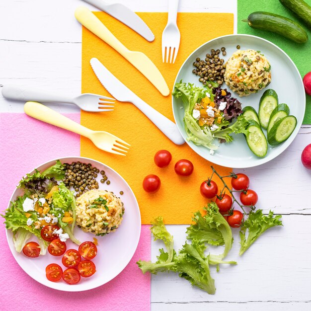 Kürbisrisotto, frischer Salatmittagessen für Kinder