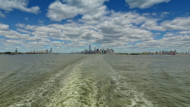 Küste und Skyline