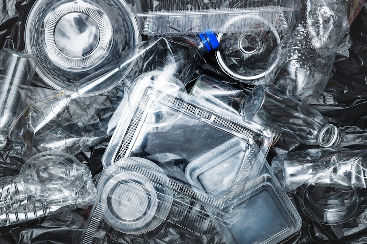 Kostenlose Foto kunststoffbehälter vor dem recycling gereinigt