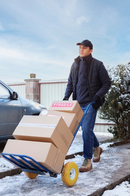 Kurier macht Jobs Logistik