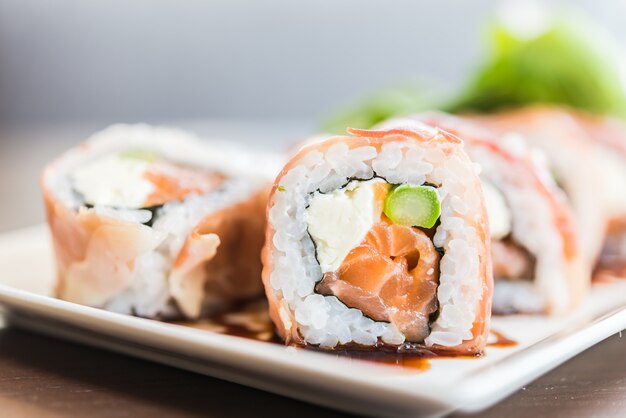 Lachs-Sushi-Rolle