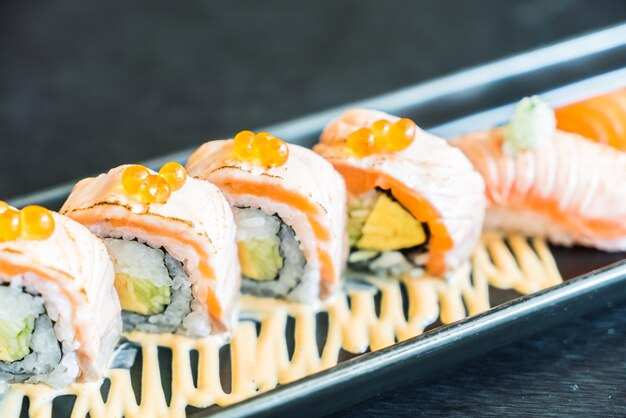 Lachs-Sushi-Rolle