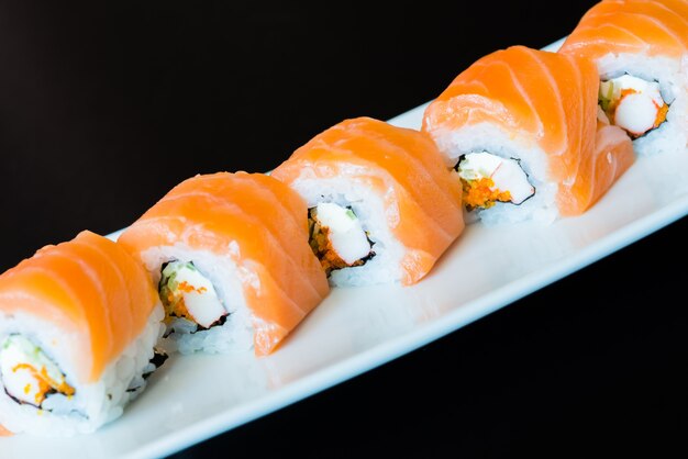 Lachs-Sushi-Rolle