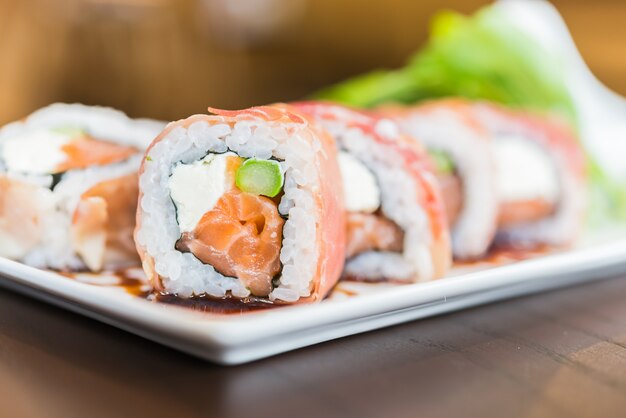 Lachs-Sushi-Rolle