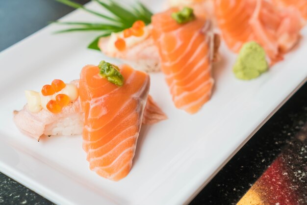 Lachs-Sushi-Rollen