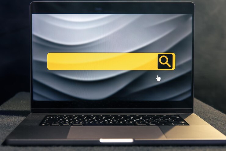 Kostenlose Foto laptop mit internetbrowser-suchleiste auf dem bildschirm