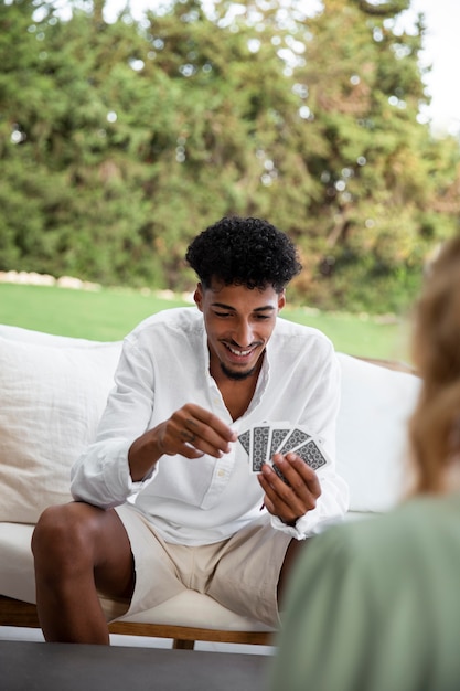 Kostenloses Foto leben zu hause mit jugendlesen