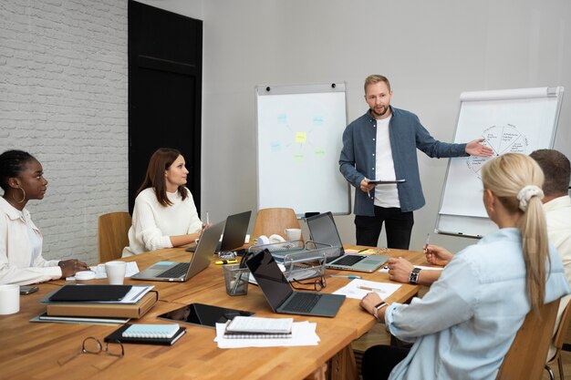 Lebensstil der Menschen im Büro