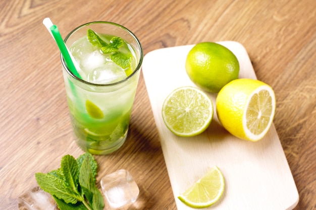 Kostenloses Foto lecker mojito coctail