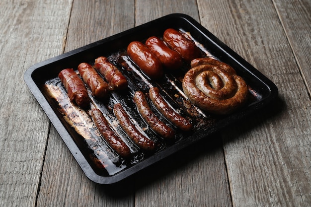 Leckere Bratwürste. Traditionelles deutsches Essen