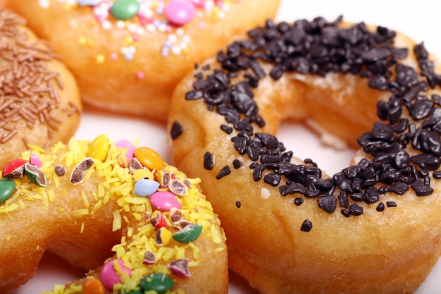 Leckere bunte Donuts