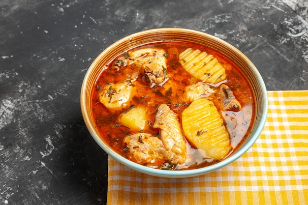 Leckere Hühnersuppe mit Kartoffeln