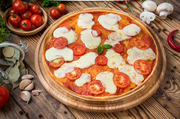 Leckere italienische pizza in einem restaurant