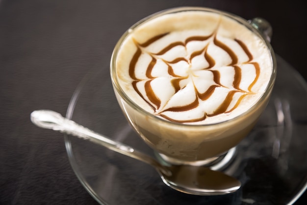 Kostenloses Foto leckere kaffee mit dekorativen stern