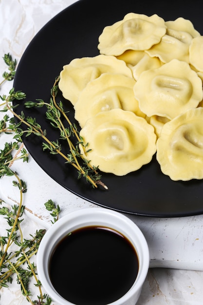 Leckere Knödel mit Sauce