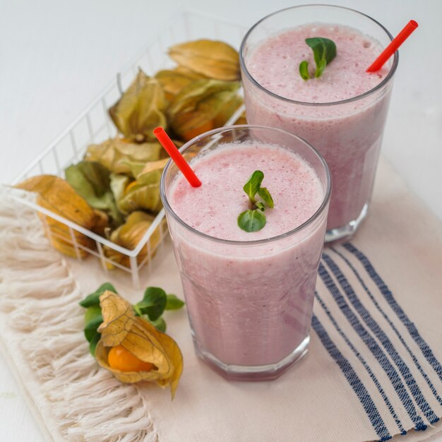 Leckere rosa Milchshakes