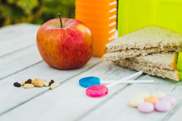 Leckere Snacks auf dem Tisch