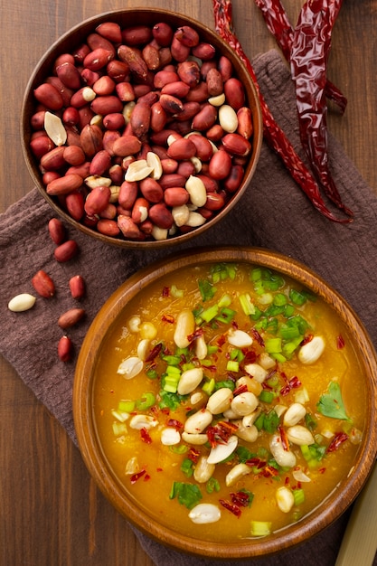 Kostenloses Foto leckere suppe mit erdnüssen