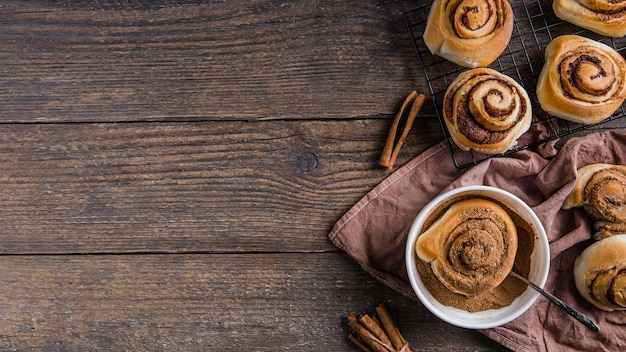 Leckere Zimtschnecken mit Kopierraum