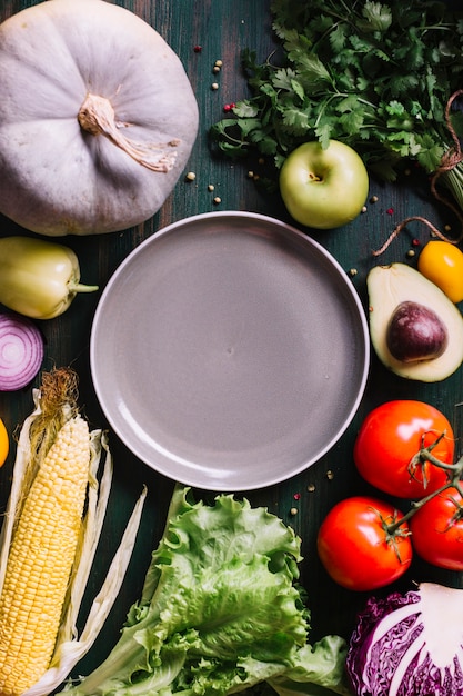 Kostenloses Foto leckere zutaten für gekochtes essen mit textfreiraum