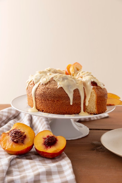 Leckerer Bundt Cake mit Orangen-Arrangement