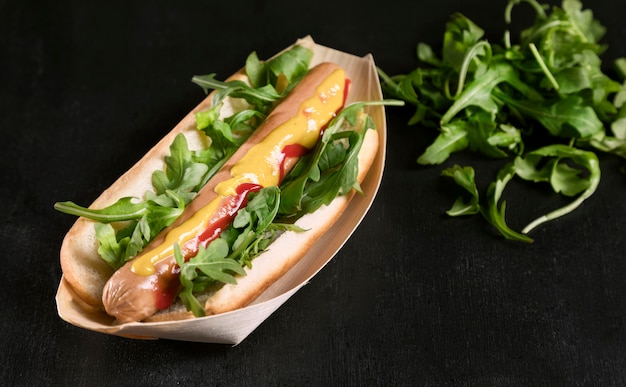 Kostenloses Foto leckerer hot dog mit gemüse