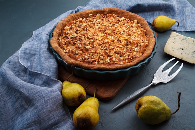 Leckerer Kuchen auf Teller.