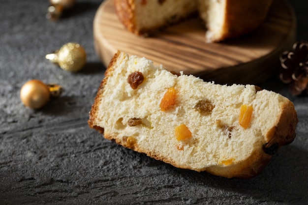 Leckerer Panettone mit hohem Winkel