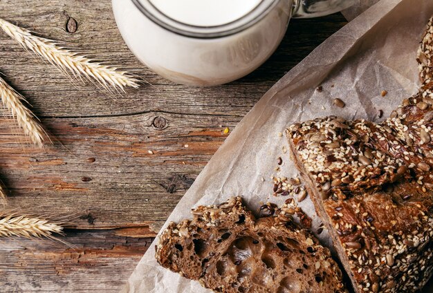 Leckeres Brot mit Milch