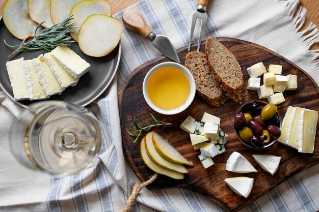 Leckeres Essen auf dem Tisch flach gelegt