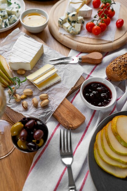 Leckeres Essen auf dem Tisch, hoher Winkel