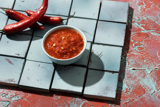 Kostenloses Foto leckeres essen mit sambal-komposition